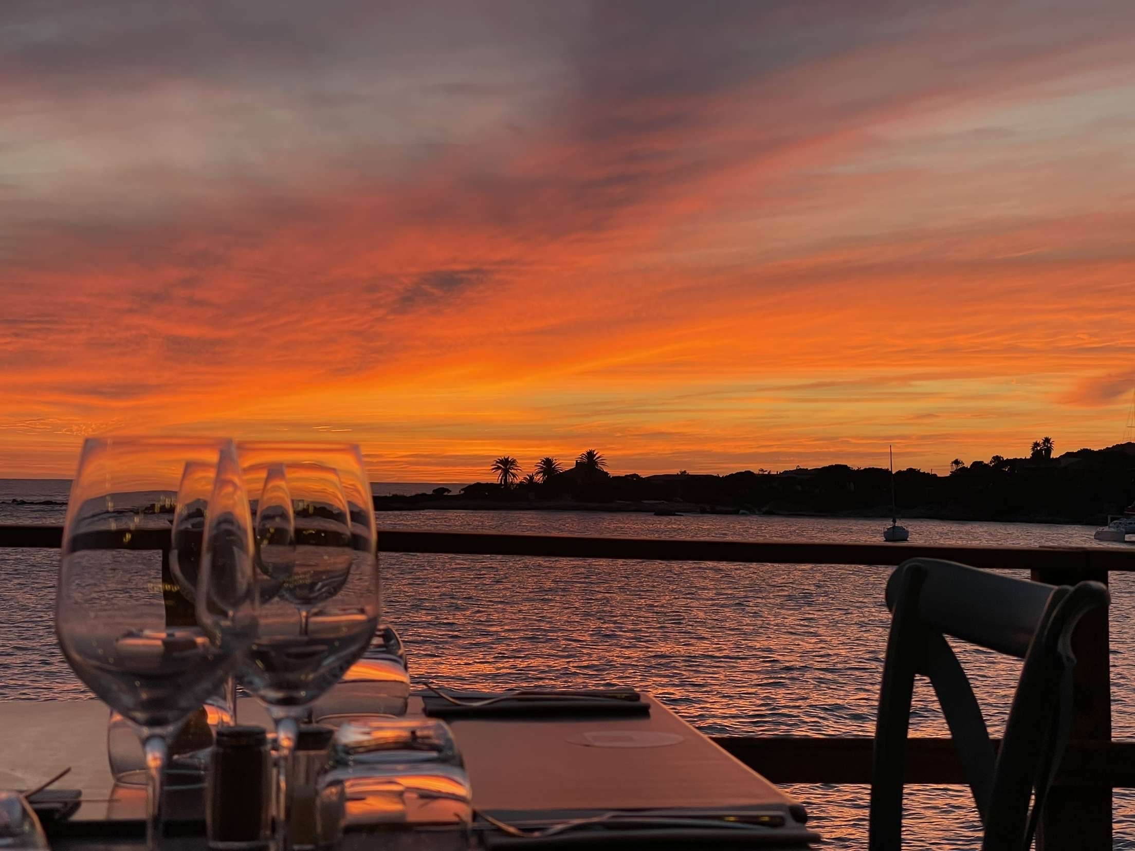 Restaurant et Pizzeria en bord de mer à Tizzano - LAria Nova et Prima Sera